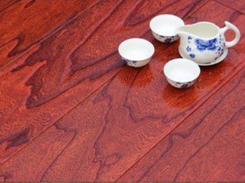 榆木地板，了解一下。