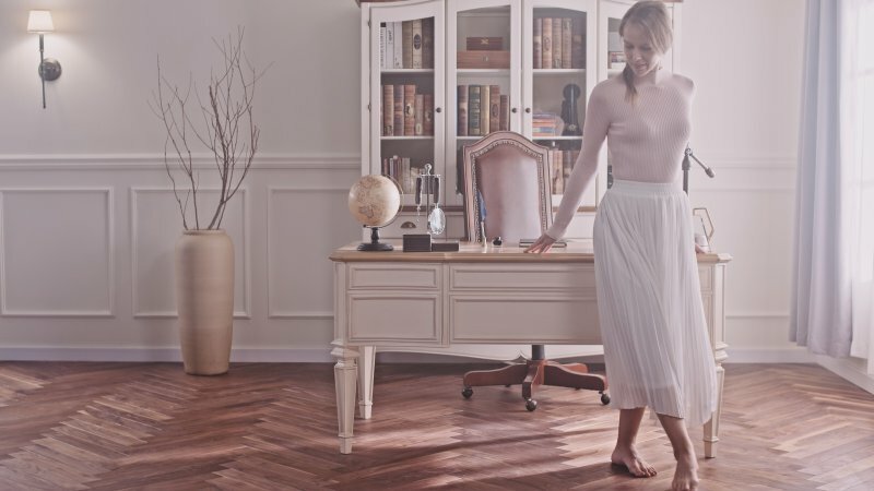 “喜新厭舊”的女人們?yōu)槭裁磳Φ嘏瘜?shí)木地板卻情有獨(dú)鐘